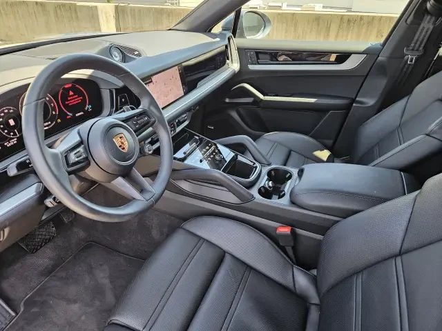 2026 Porsche 9Y0/9Y3 Cayenne Coupe - Image 30 of 31