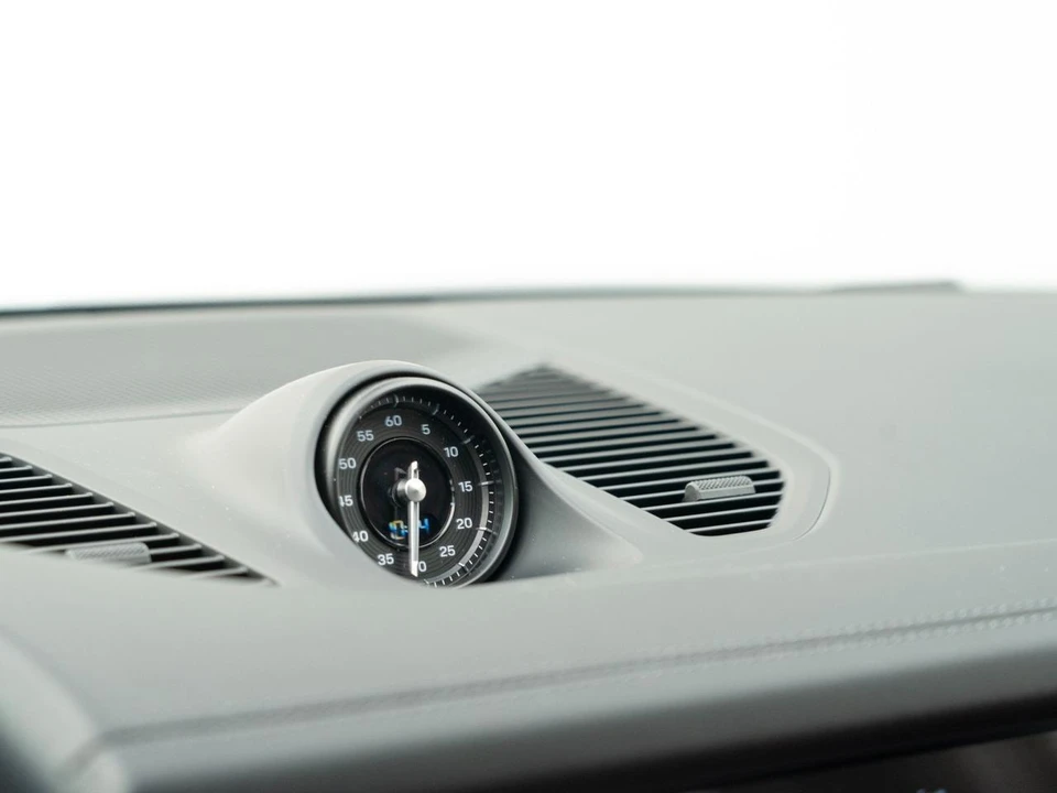 2026 Porsche - Image 25 of 31