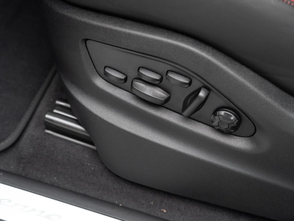 2026 Porsche - Image 15 of 31