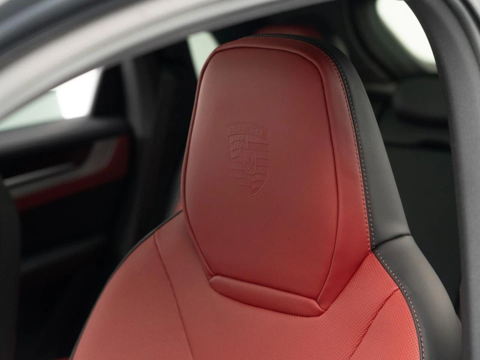 2026 Porsche - Image 18 of 31