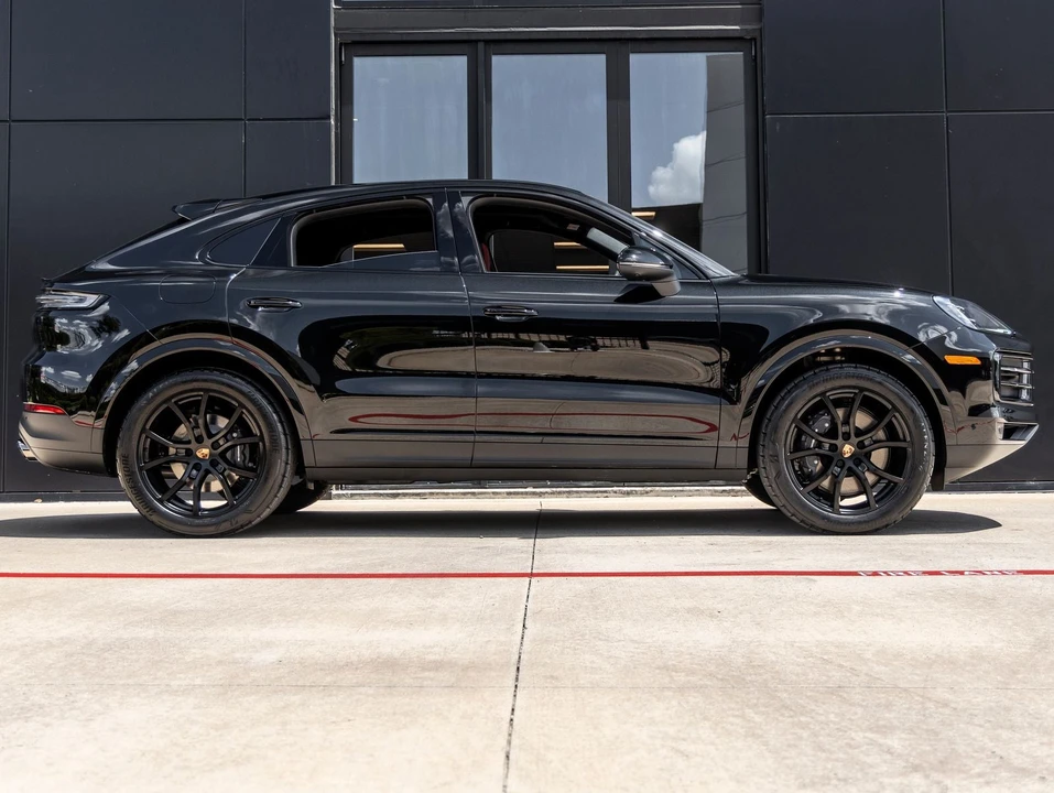 2026 Porsche 9Y0/9Y3 Cayenne Coupe - Image 12 of 31