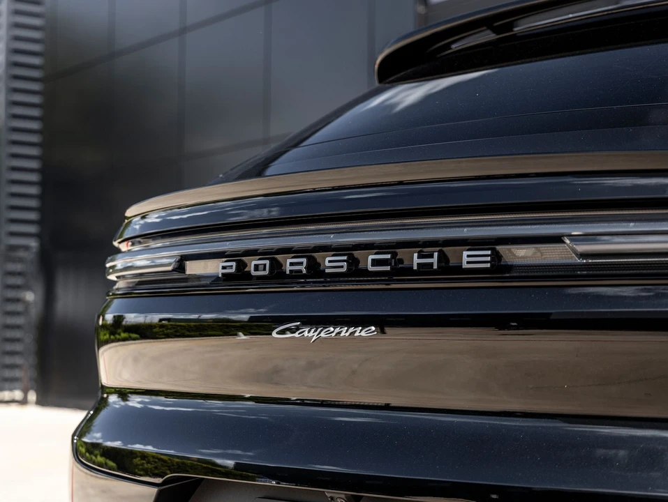2026 Porsche 9Y0/9Y3 Cayenne Coupe - Image 14 of 31
