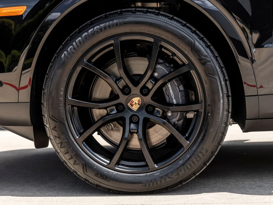 2026 Porsche 9Y0/9Y3 Cayenne Coupe - Image 16 of 31