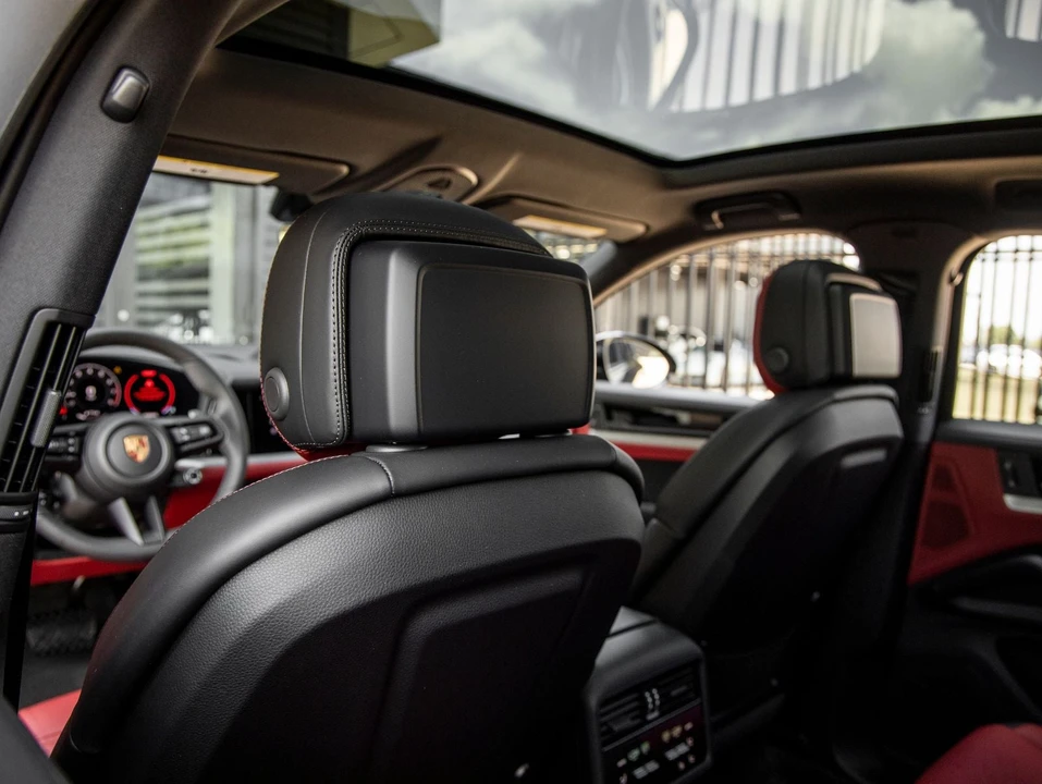 2026 Porsche 9Y0/9Y3 Cayenne Coupe - Image 28 of 31