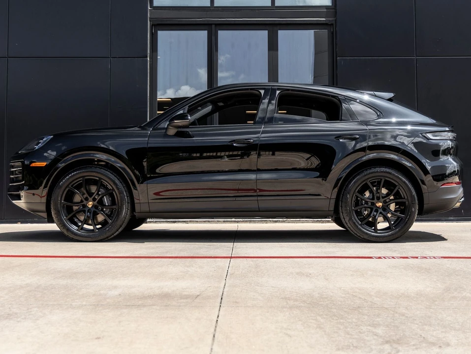 2026 Porsche 9Y0/9Y3 Cayenne Coupe - Image 2 of 31