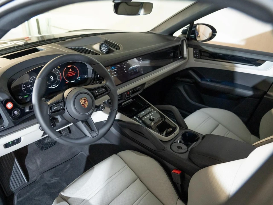 2026 Porsche 9Y0/9Y3 Cayenne Coupe - Image 4 of 29