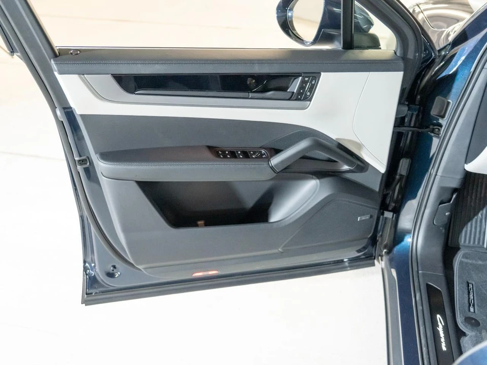 2026 Porsche 9Y0/9Y3 Cayenne Coupe - Image 16 of 29