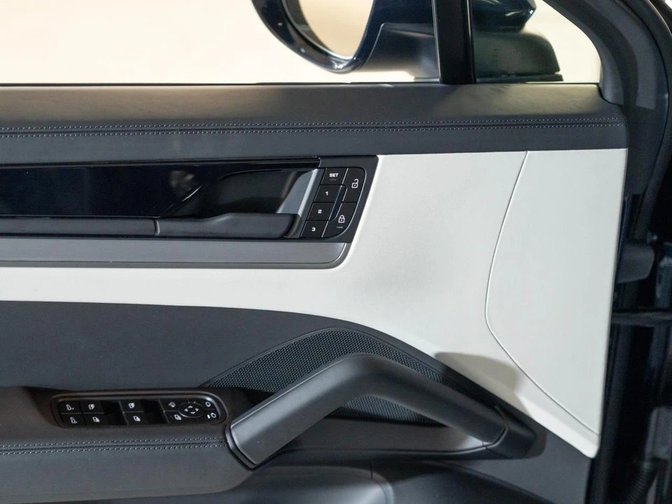 2026 Porsche 9Y0/9Y3 Cayenne Coupe - Image 17 of 29