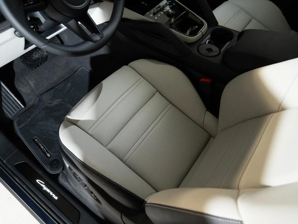 2026 Porsche 9Y0/9Y3 Cayenne Coupe - Image 14 of 29