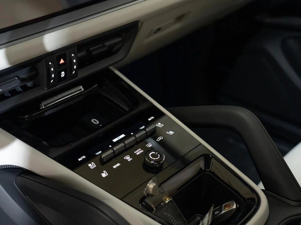 2026 Porsche 9Y0/9Y3 Cayenne Coupe - Image 21 of 29