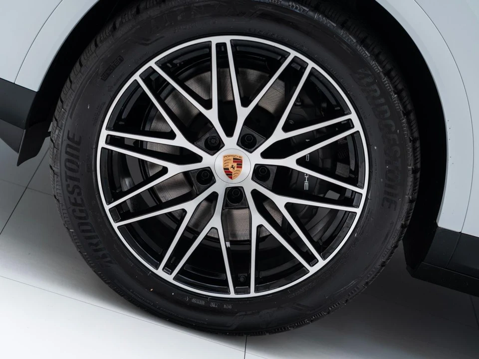 2026 Porsche 9Y0/9Y3 Cayenne Coupe - Image 12 of 31