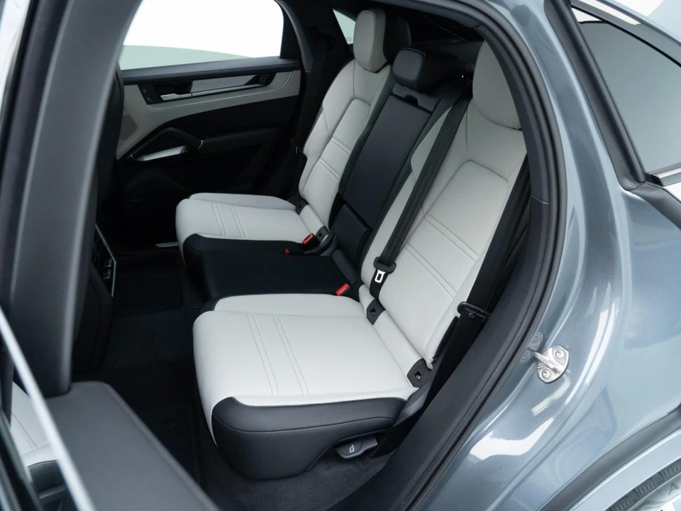 2026 Porsche 9Y0/9Y3 Cayenne Coupe - Image 27 of 30