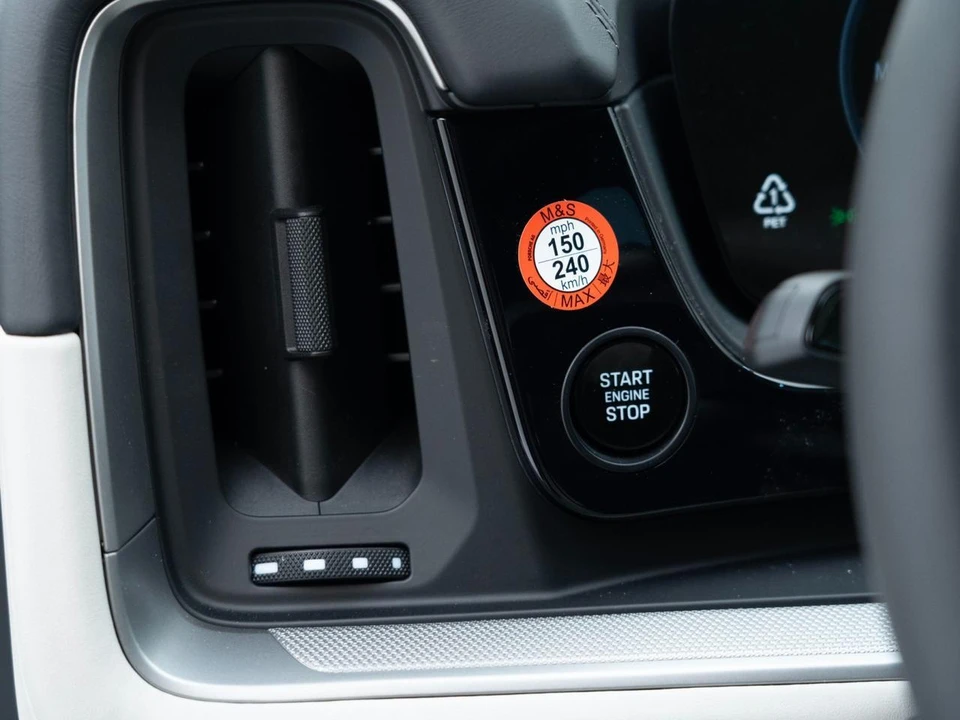 2026 Porsche 9Y0/9Y3 Cayenne Coupe - Image 26 of 30