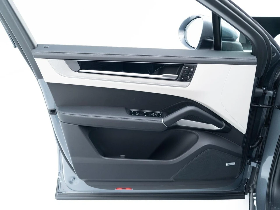 2026 Porsche 9Y0/9Y3 Cayenne Coupe - Image 19 of 30