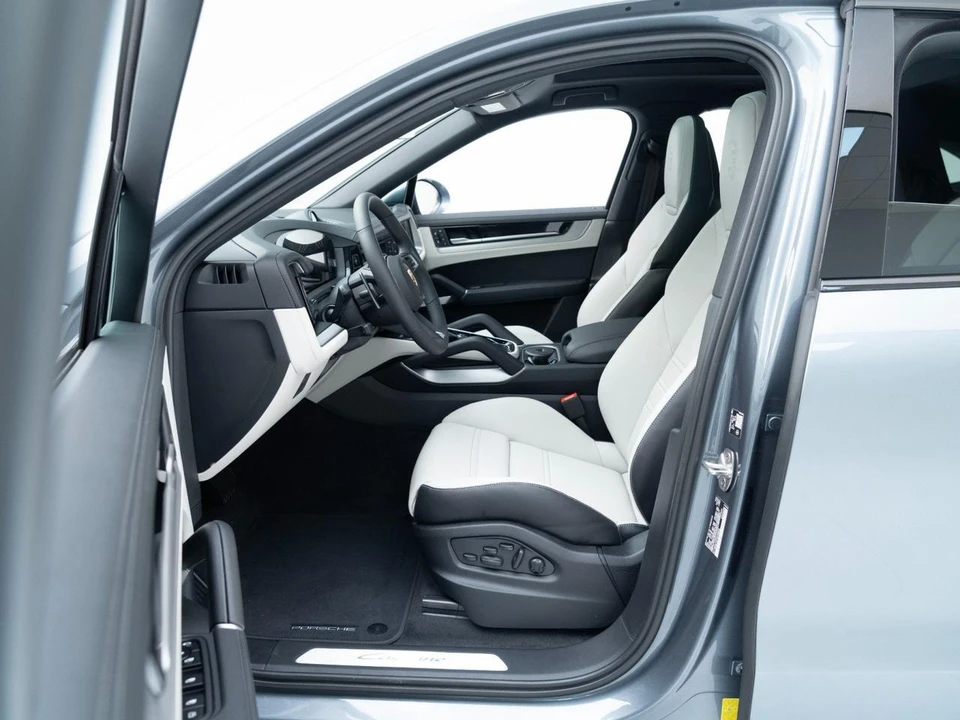 2026 Porsche 9Y0/9Y3 Cayenne Coupe - Image 17 of 30