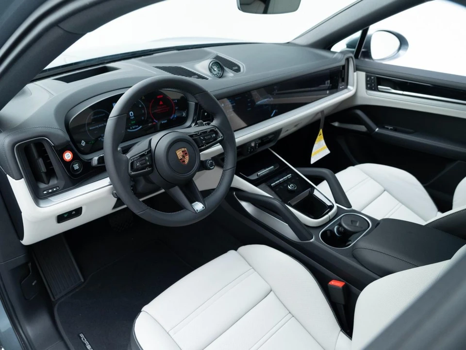 2026 Porsche 9Y0/9Y3 Cayenne Coupe - Image 4 of 30