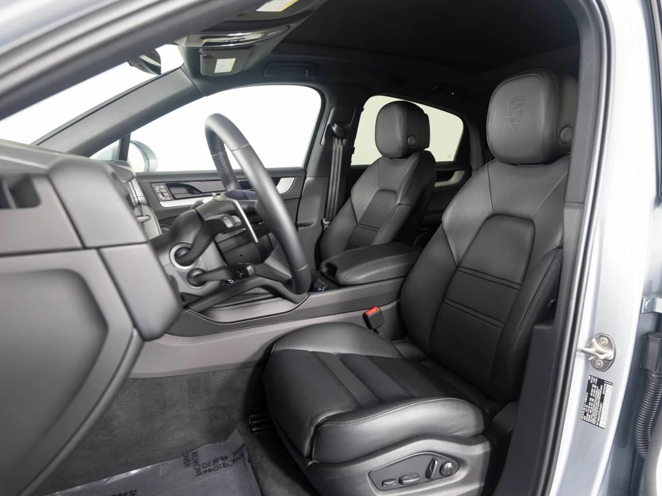 2026 Porsche 9Y0/9Y3 Cayenne Coupe - Image 5 of 5