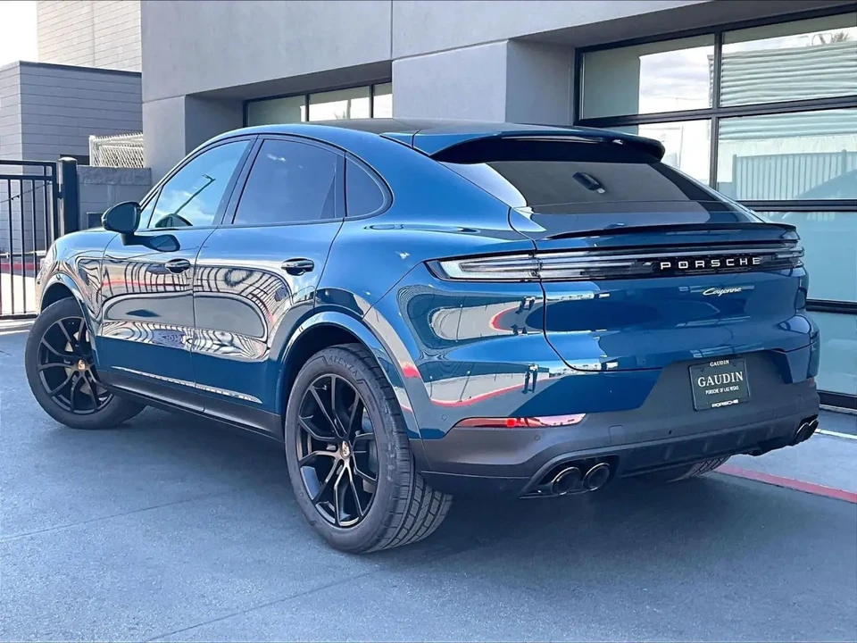 2026 Porsche Cayenne - Image 24 of 31