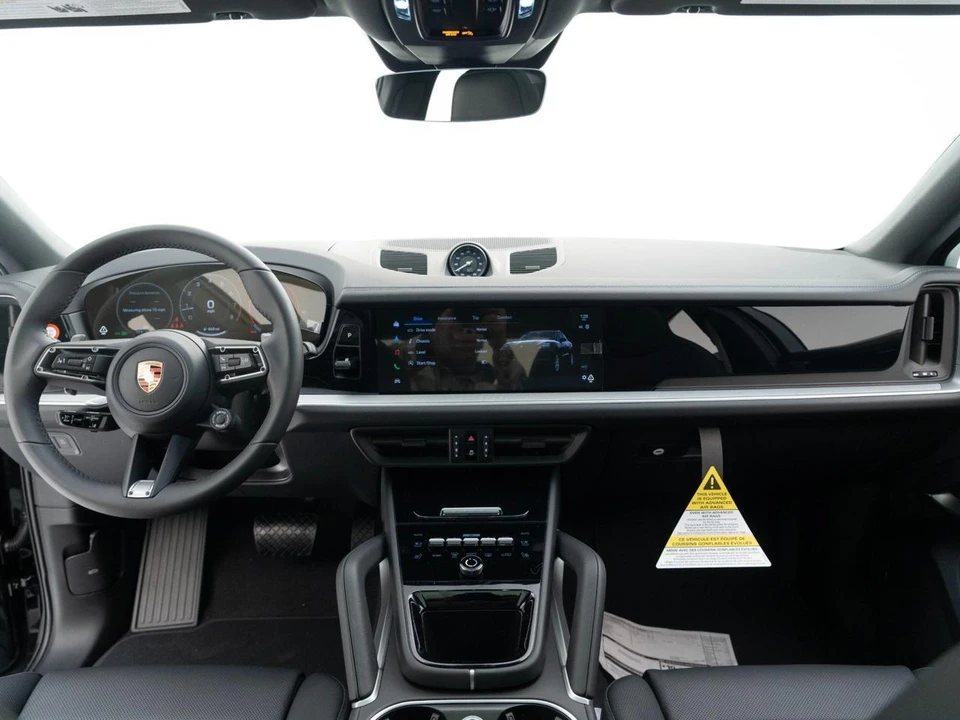 2026 Porsche 9Y0/9Y3 Cayenne Coupe - Image 29 of 31