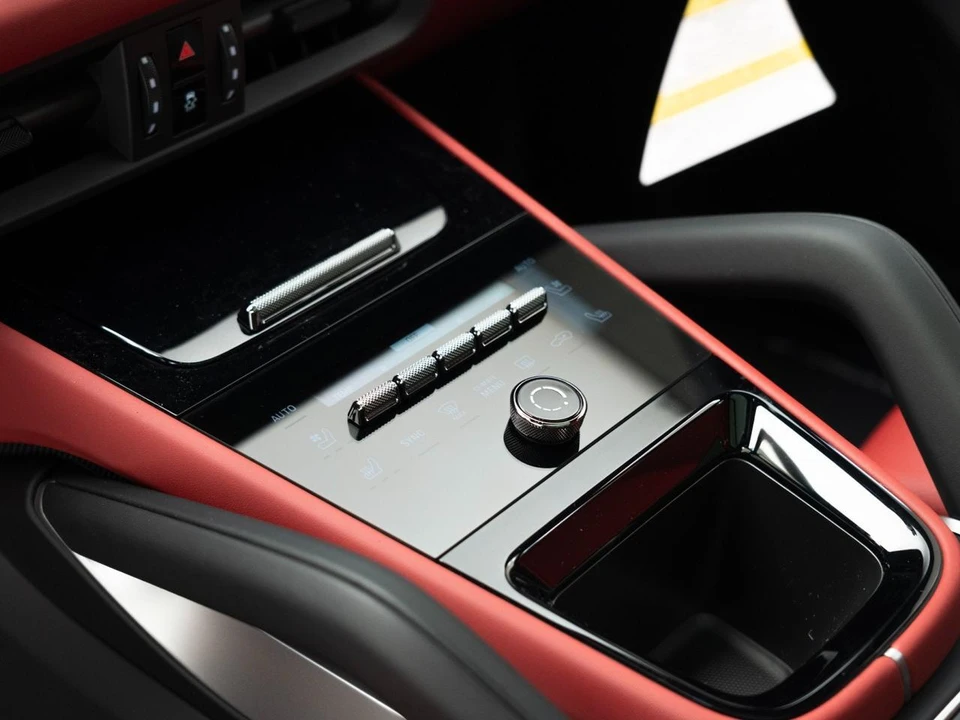 2026 Porsche 9Y0/9Y3 Cayenne - Image 26 of 31