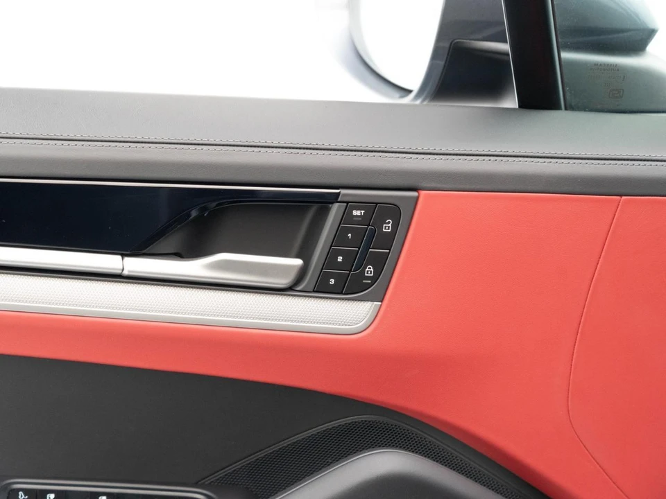 2026 Porsche 9Y0/9Y3 Cayenne - Image 21 of 31