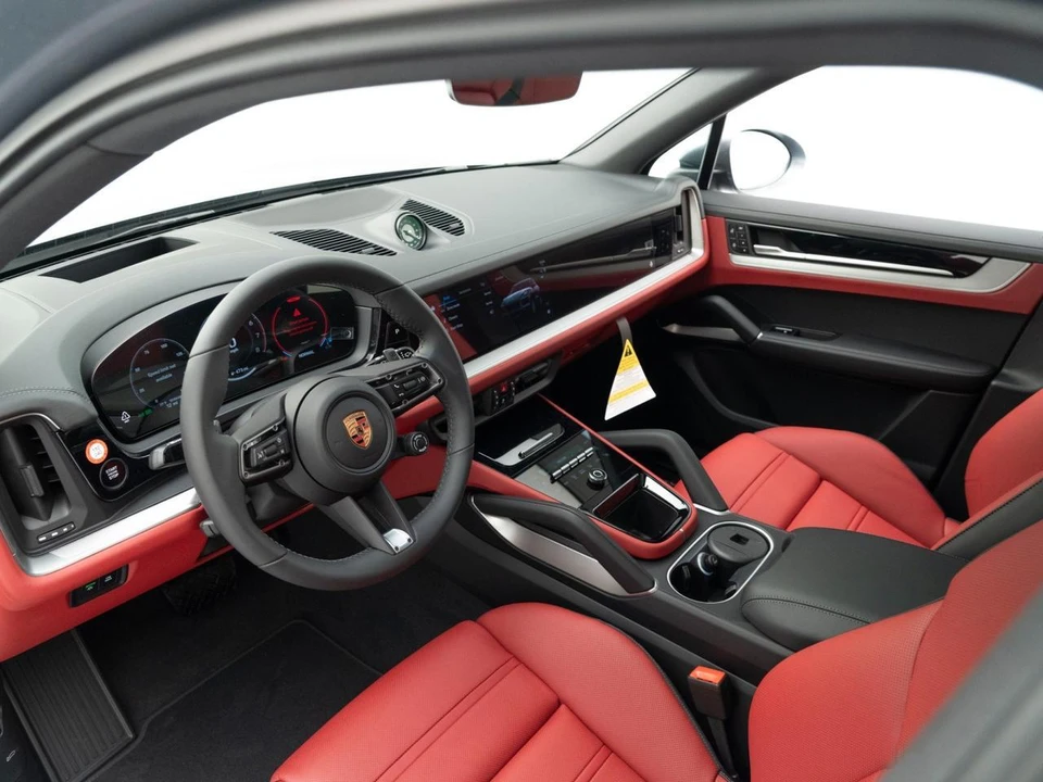 2026 Porsche 9Y0/9Y3 Cayenne - Image 4 of 31