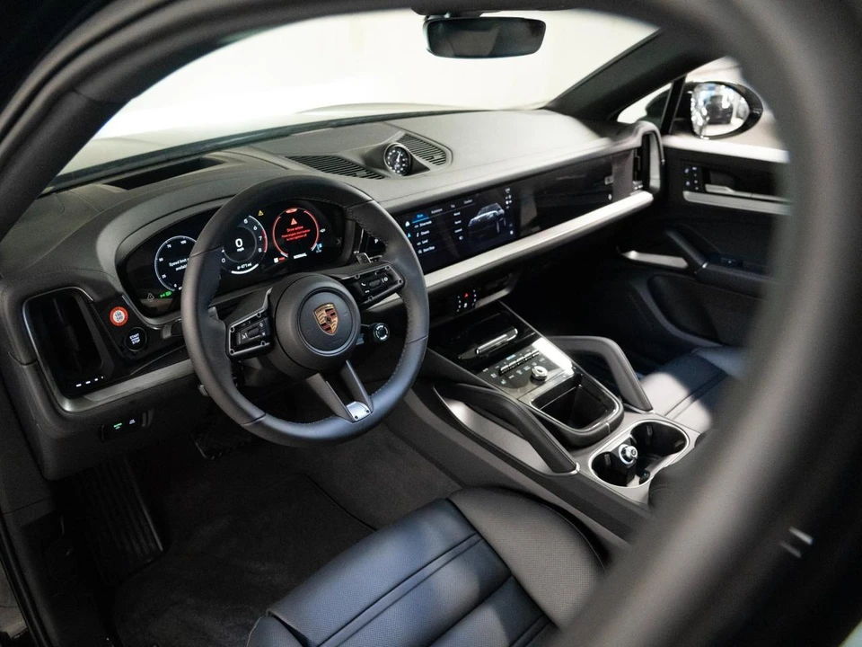 2026 Porsche 9Y0/9Y3 Cayenne Coupe - Image 4 of 30