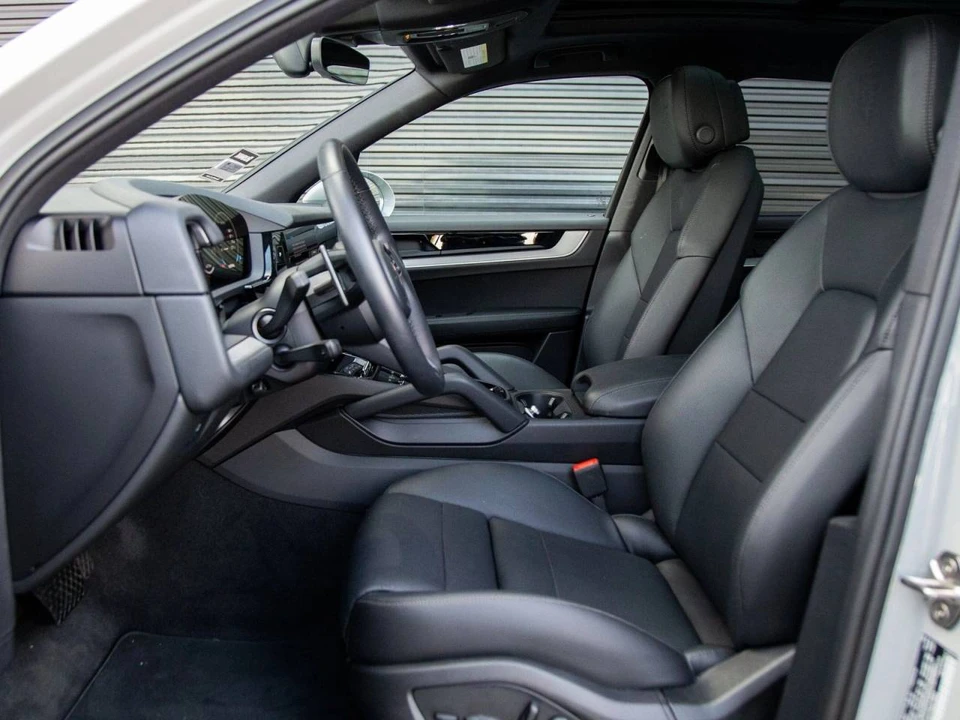 2026 Porsche 9Y0/9Y3 Cayenne Coupe - Image 5 of 5