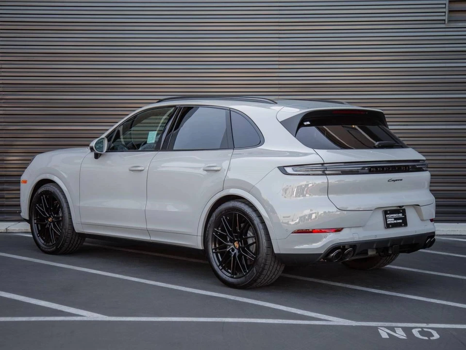 2026 Porsche 9Y0/9Y3 Cayenne Coupe - Image 3 of 5