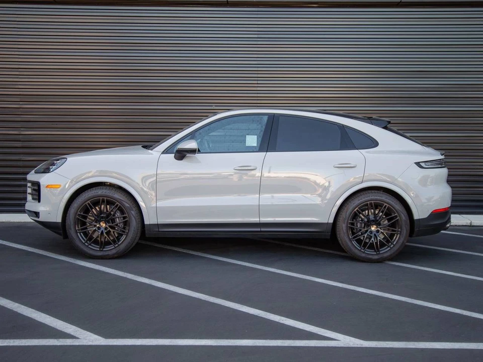 2026 Porsche 9Y0/9Y3 Cayenne Coupe - Image 2 of 5