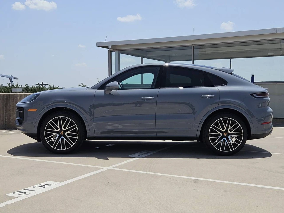 2026 Porsche 9Y0/9Y3 Cayenne Coupe - Image 2 of 4