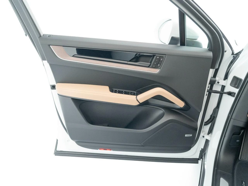 2026 Porsche 9Y0/9Y3 Cayenne Coupe - Image 17 of 28