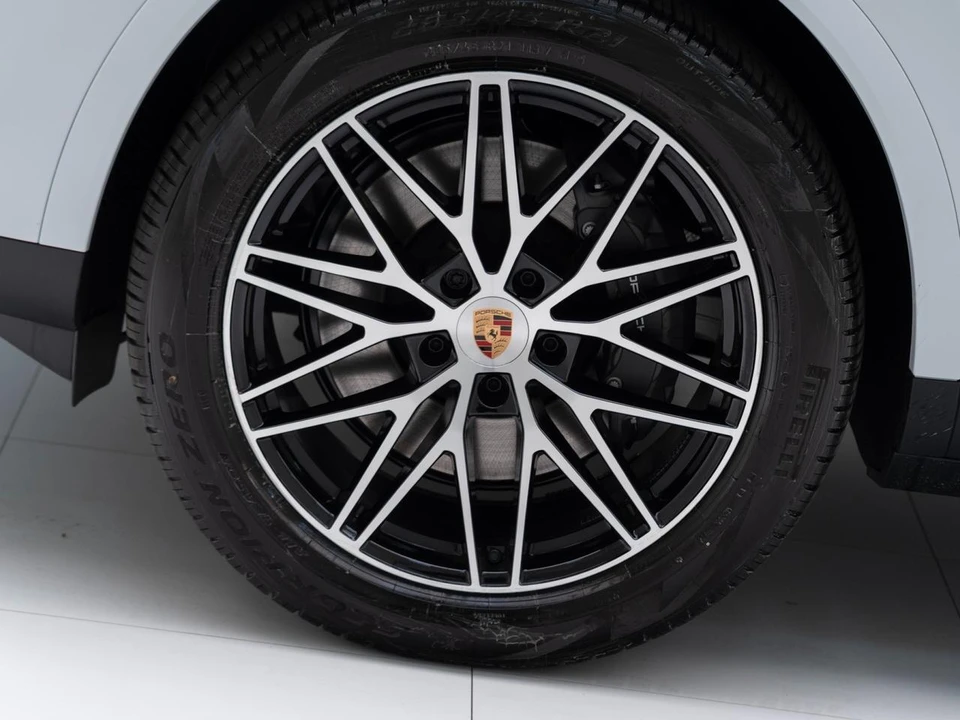 2026 Porsche 9Y0/9Y3 Cayenne Coupe - Image 12 of 28