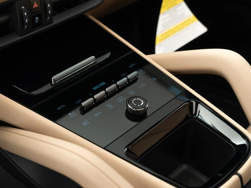 2026 Porsche 9Y0/9Y3 Cayenne Coupe - Image 23 of 28