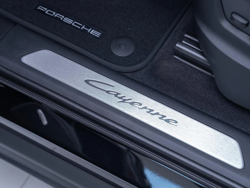 2026 Porsche - Image 14 of 31