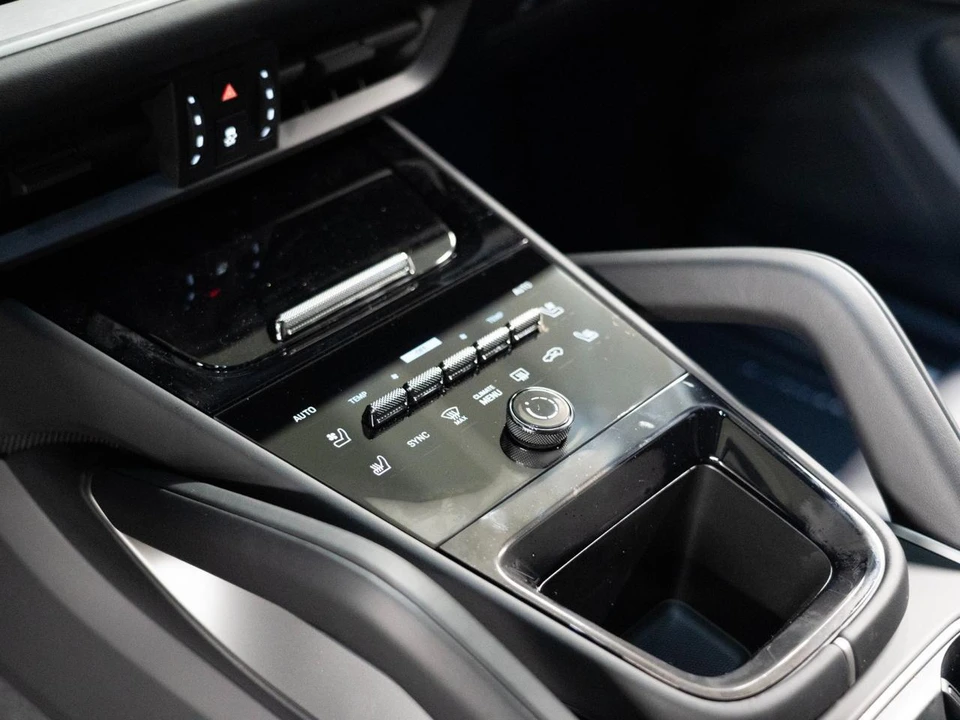 2026 Porsche 9Y0/9Y3 Cayenne Coupe - Image 22 of 29