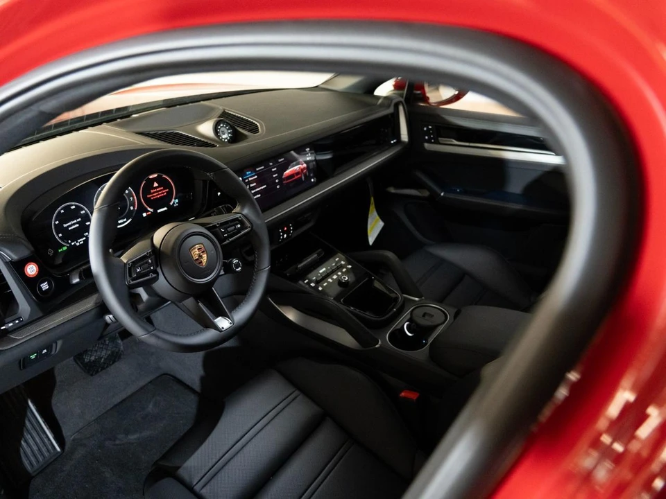 2026 Porsche 9Y0/9Y3 Cayenne Coupe - Image 4 of 29