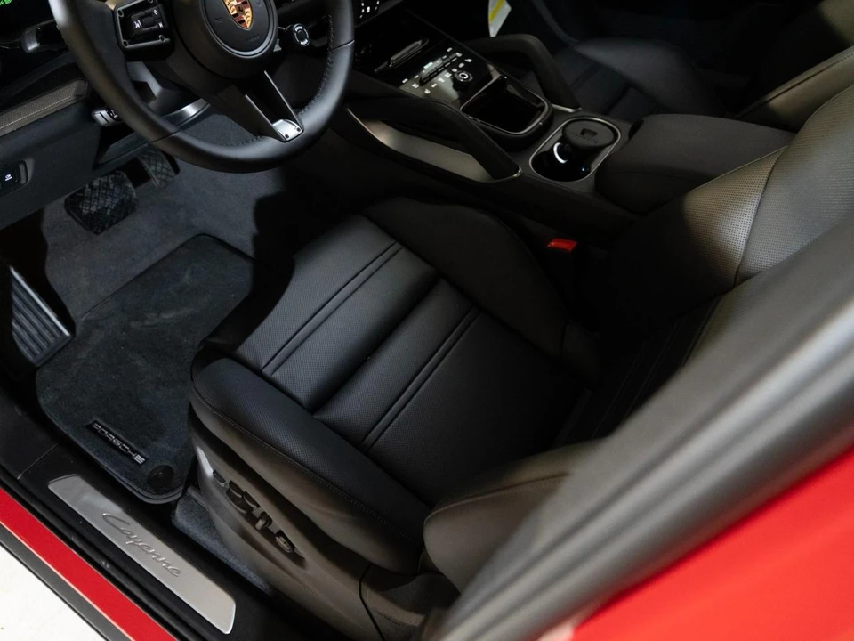 2026 Porsche 9Y0/9Y3 Cayenne Coupe - Image 15 of 29