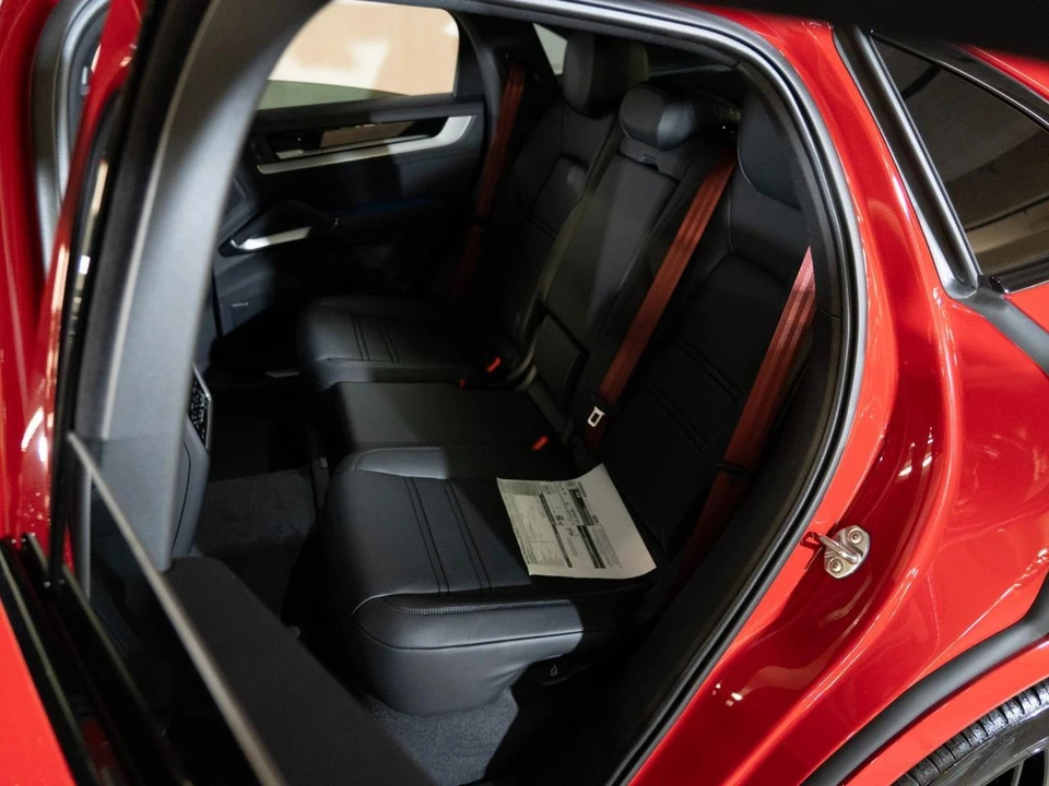 2026 Porsche 9Y0/9Y3 Cayenne Coupe - Image 25 of 29