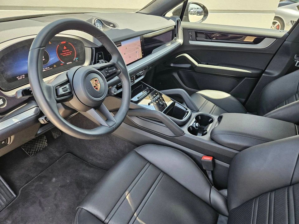 2026 Porsche 9Y0/9Y3 Cayenne Coupe - Image 4 of 4