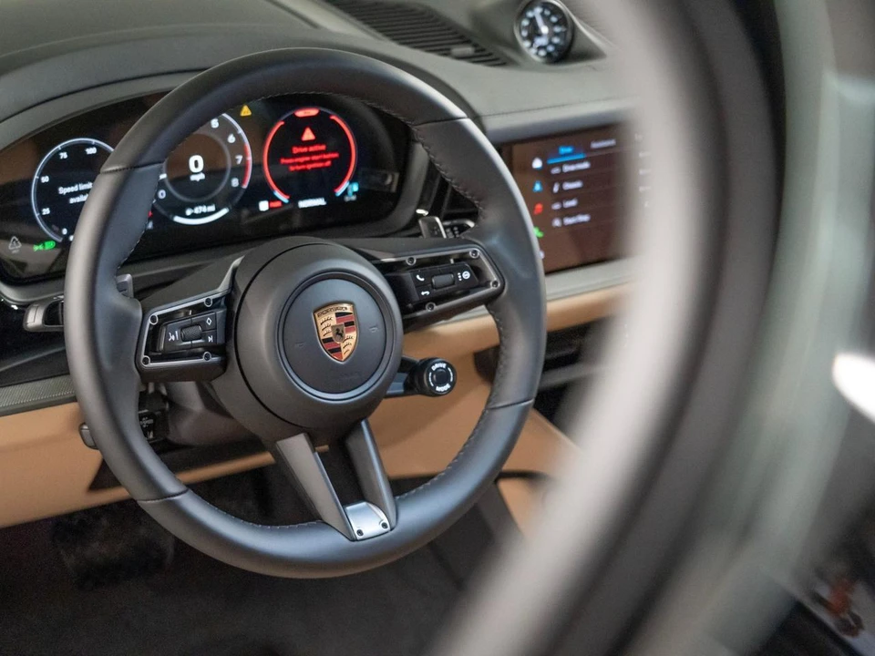 2026 Porsche 9Y0/9Y3 Cayenne Coupe - Image 15 of 29