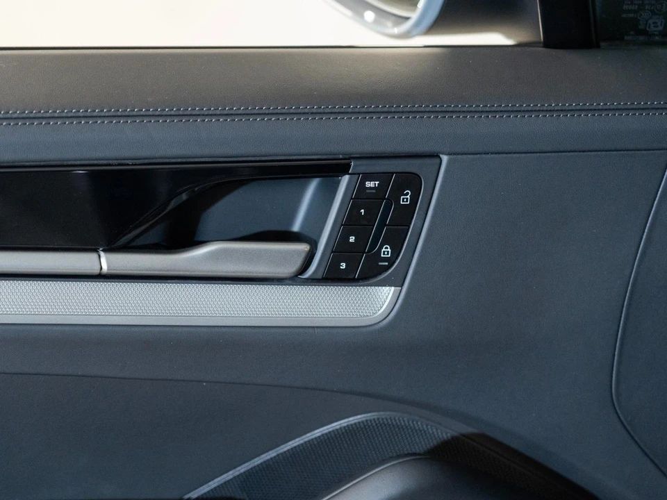 2026 Porsche 9Y0/9Y3 Cayenne Coupe - Image 17 of 28