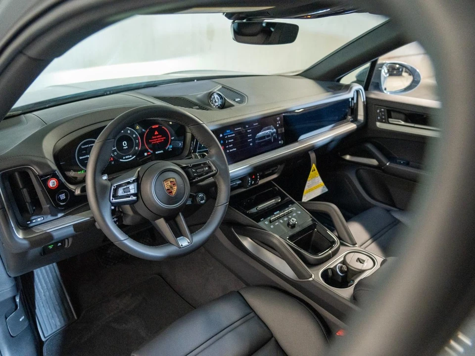 2026 Porsche 9Y0/9Y3 Cayenne Coupe - Image 4 of 28