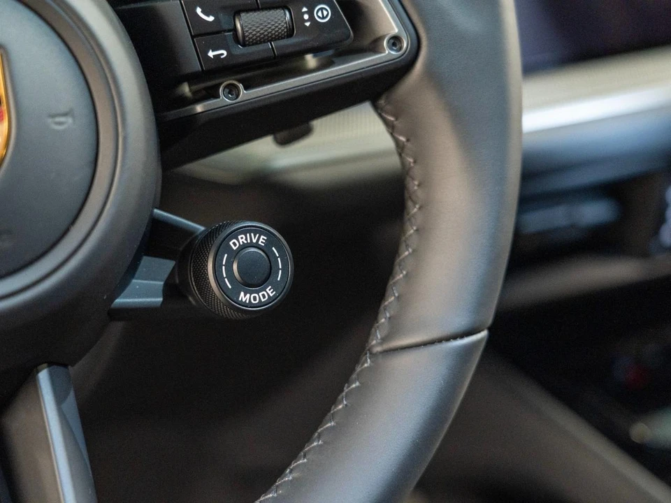 2026 Porsche 9Y0/9Y3 Cayenne Coupe - Image 23 of 28