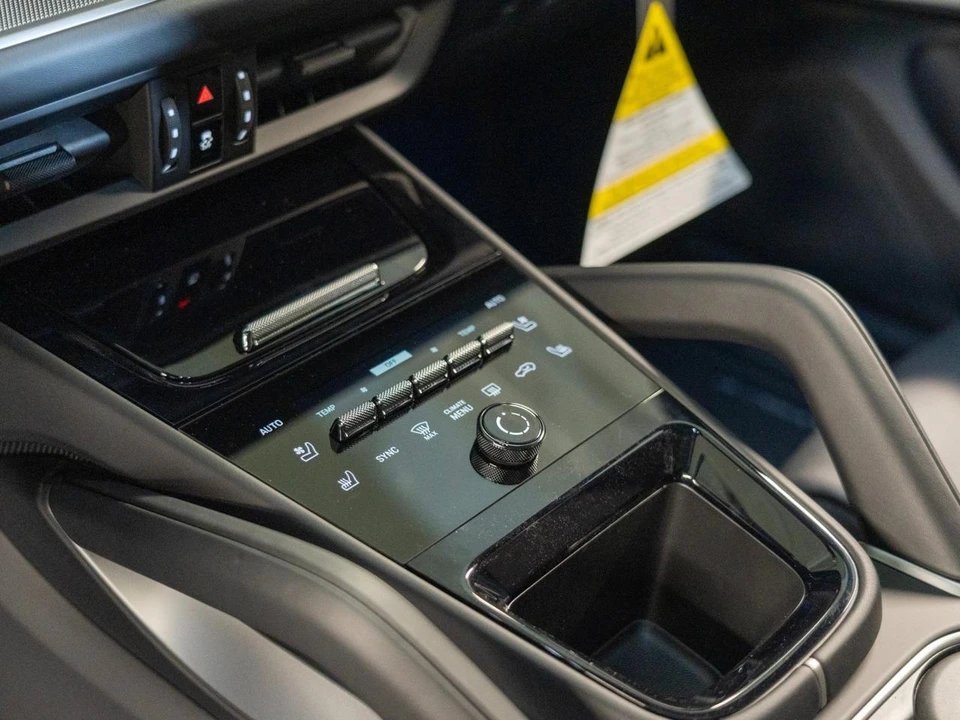 2026 Porsche 9Y0/9Y3 Cayenne Coupe - Image 22 of 28