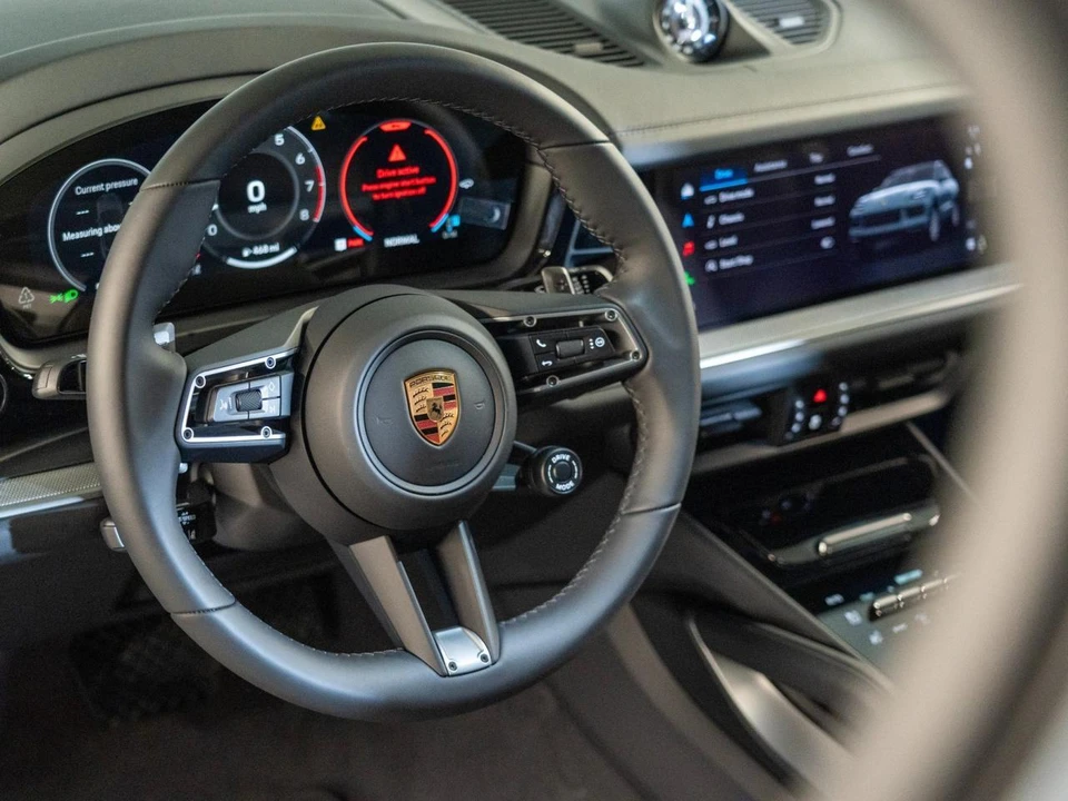 2026 Porsche 9Y0/9Y3 Cayenne Coupe - Image 15 of 28