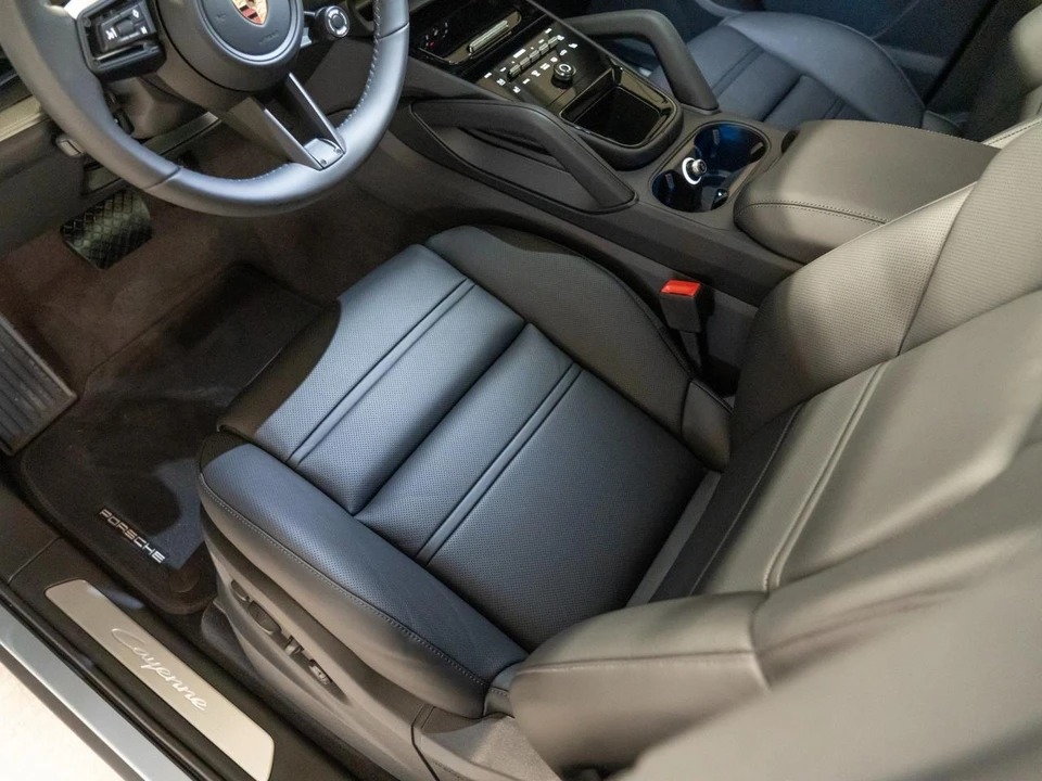 2026 Porsche 9Y0/9Y3 Cayenne Coupe - Image 13 of 28