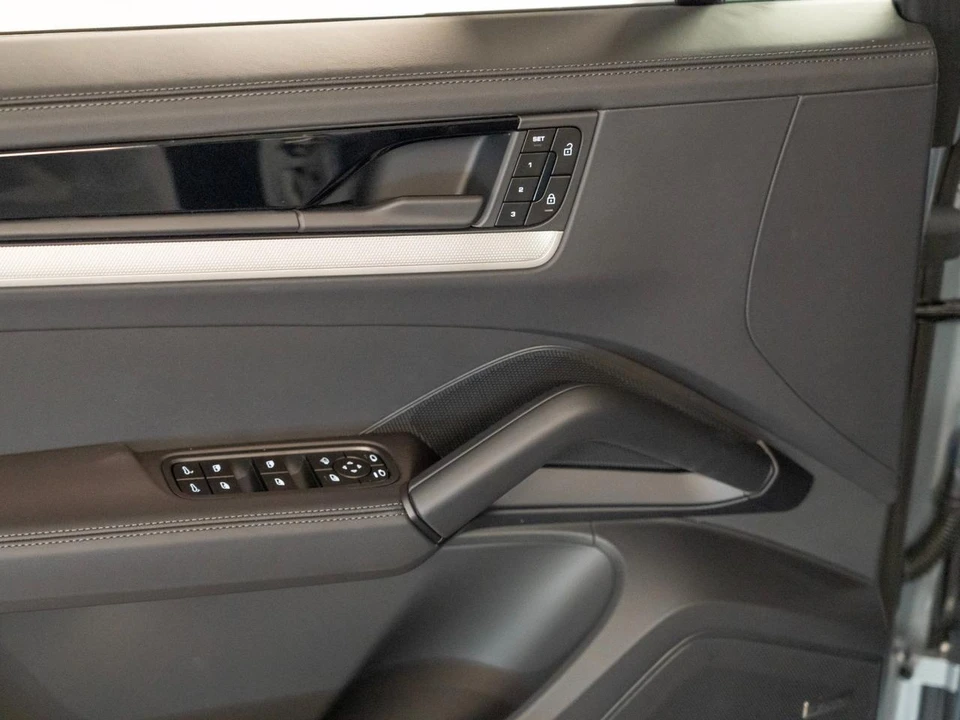 2026 Porsche 9Y0/9Y3 Cayenne Coupe - Image 16 of 28