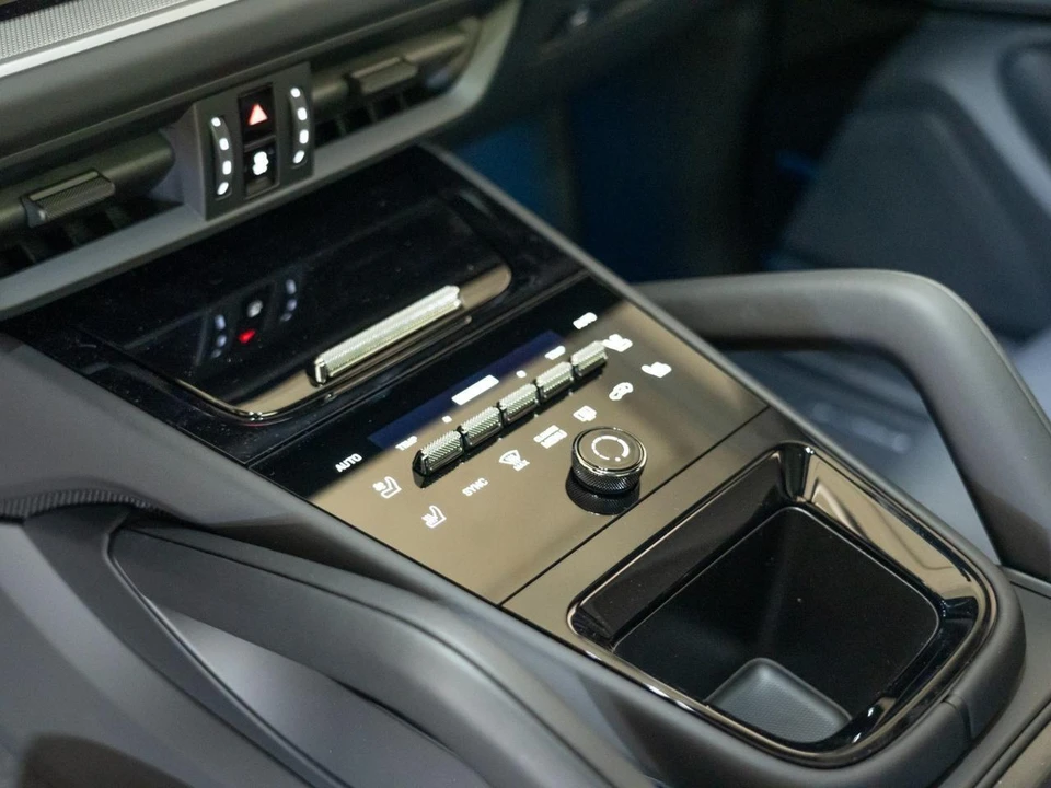 2026 Porsche 9Y0/9Y3 Cayenne Coupe - Image 21 of 28