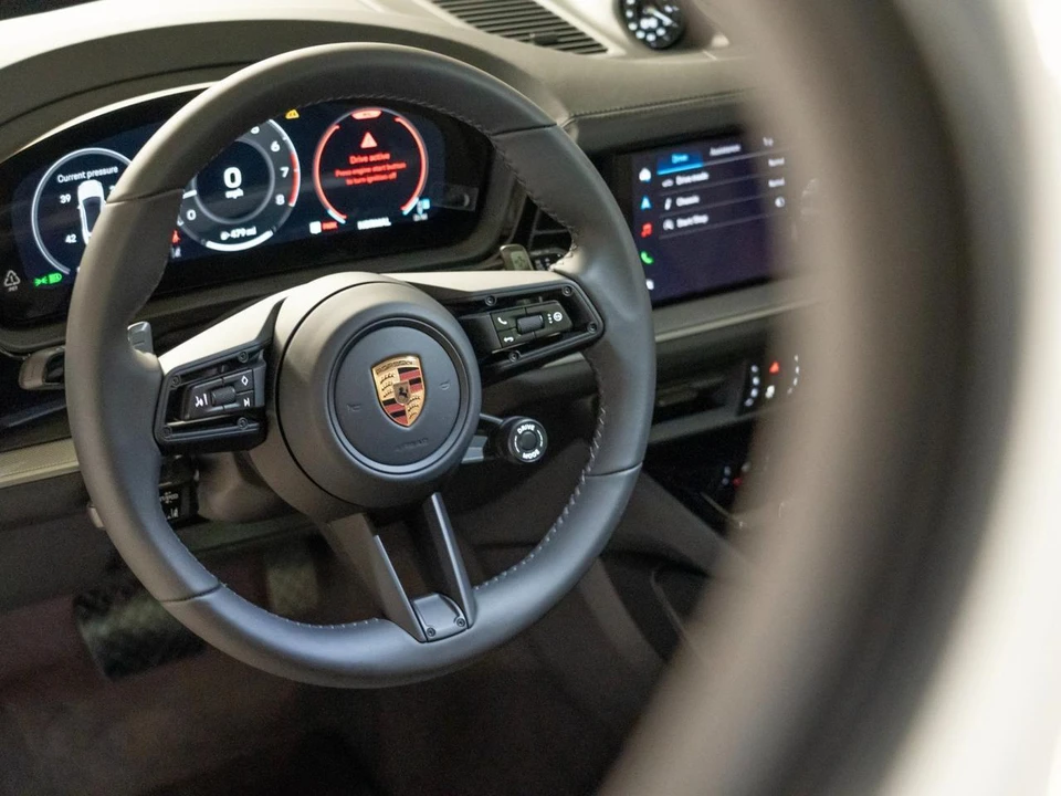 2026 Porsche 9Y0/9Y3 Cayenne Coupe - Image 14 of 28